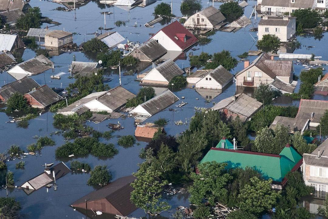 В Херсонской области продолжается эвакуация людей из-за потопа