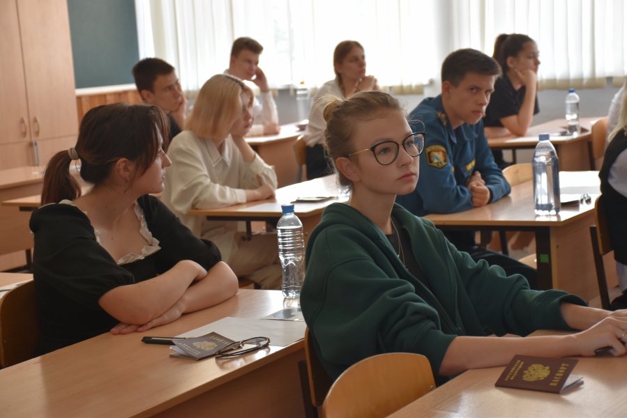 Выпускники севастопольских школ сдали ЕГЭ по математике