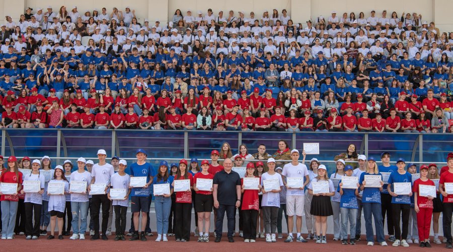 В Севастополе начали работу губернаторские школьные трудовые отряды