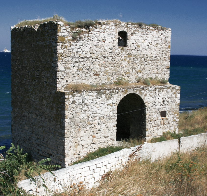 Власть Феодосии не заботится о сохранности исторических башен XIV века