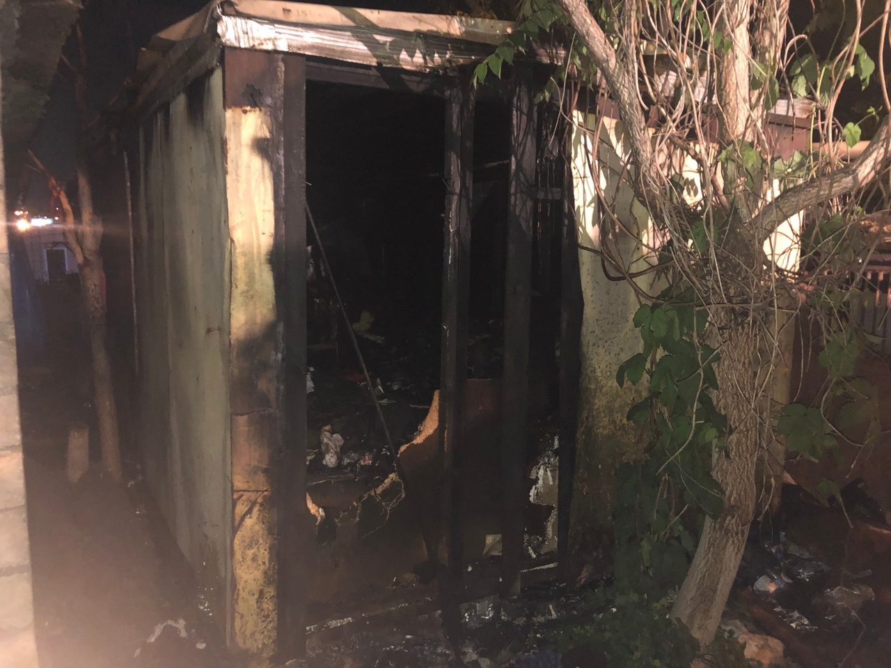 В Севастополе в сгоревшем гараже погибли два человека