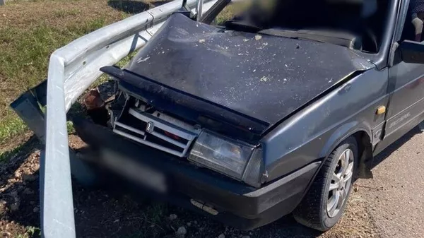 В Крыму на трассе «Таврида» автомобиль с пассажирами врезался в ограждение