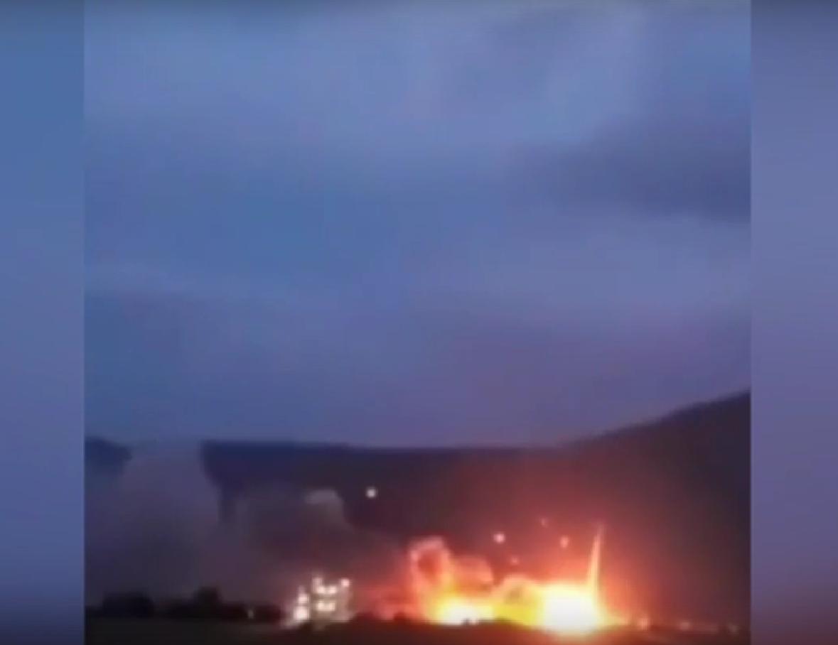 В Кировском районе Крыма продолжают детонировать боеприпасы на горящем полигоне (видео)
