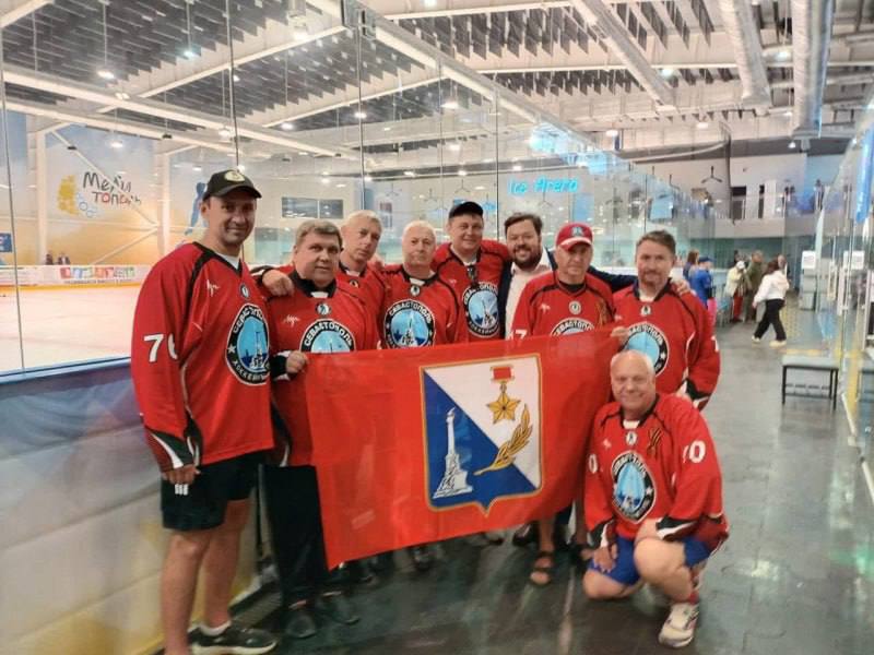 Команда из Севастополя приняла участие в кубке по хоккею