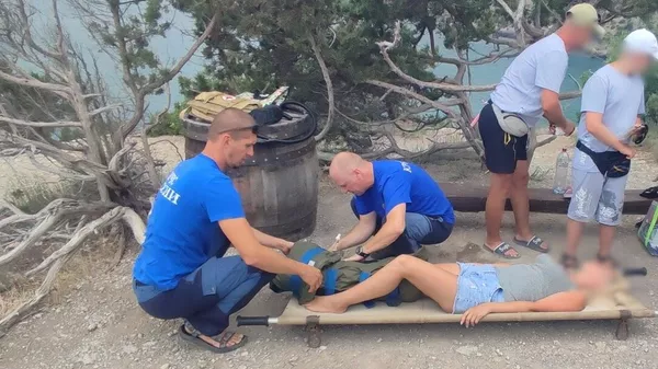 В горах Крыма на выходных спасли двух повредивших ноги туристок