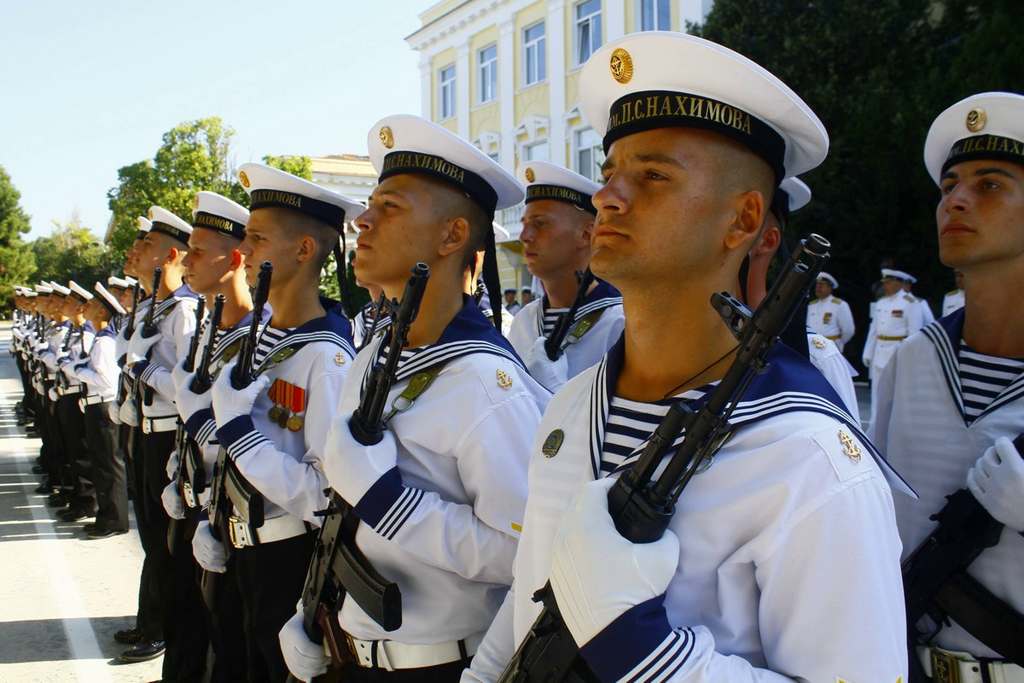 В Севастополе курсанты ЧВВМУ приняли Военную присягу