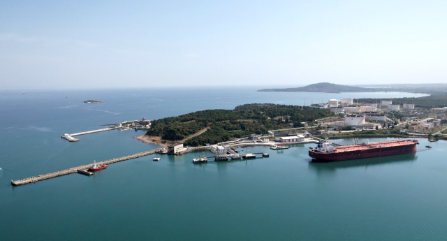Болгария начала брать под госконтроль порт ЛУКОЙЛа в Черном море