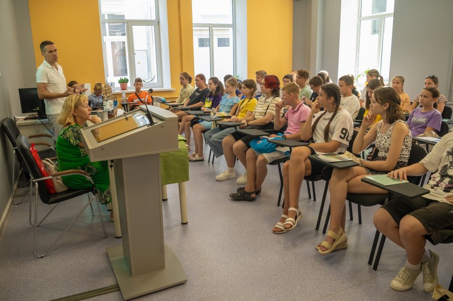 В Севастополе для школьников проходит профориентационная программа «ПрофКаникулы»