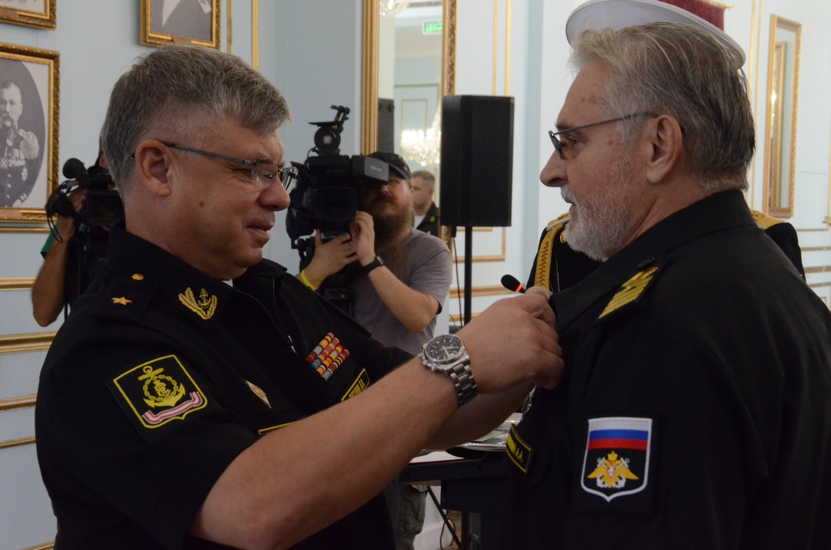 Личный состав отряда судов обеспечения Черноморского флота наградили госнаградами