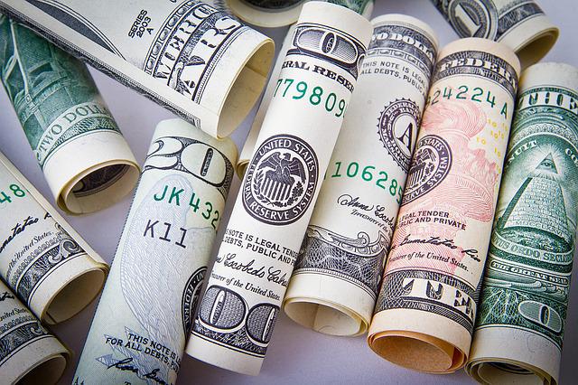 Доллар превышал 97 рублей впервые с марта 2022 года