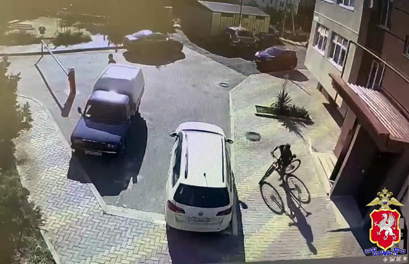 В Севастополе мужчина украл дорогостоящий велосипед