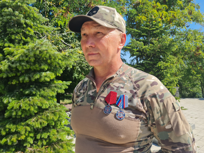 Военнослужащему из Севастополя вручили две государственные награды