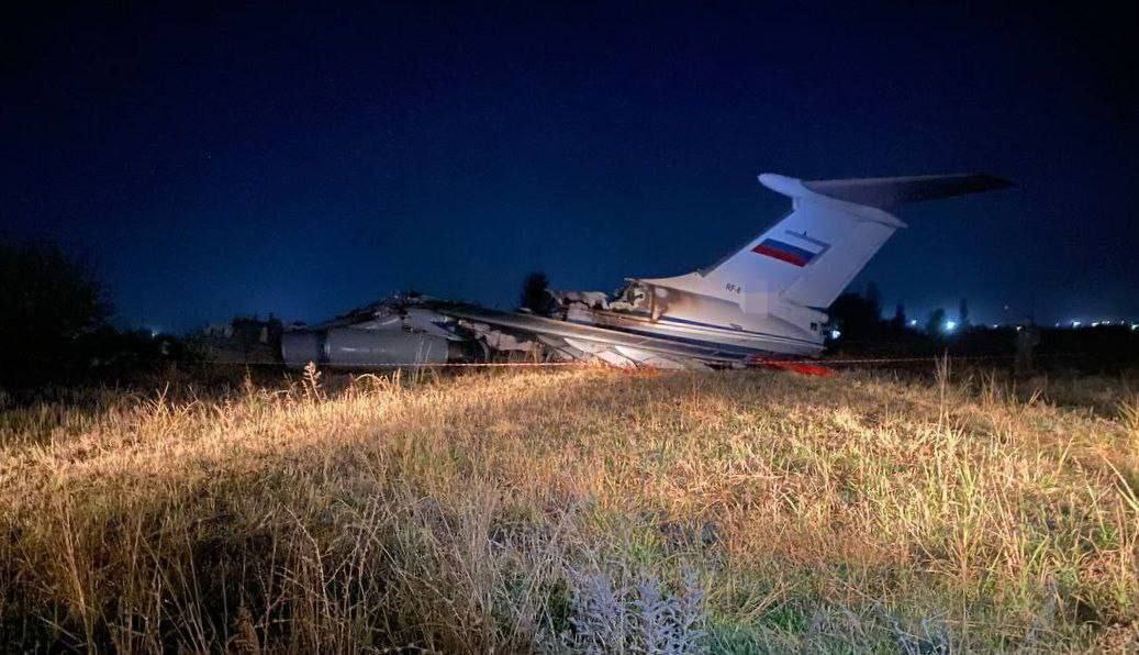 Российский транспортный самолет Ил-76 сгорел после приземлении в Душанбе