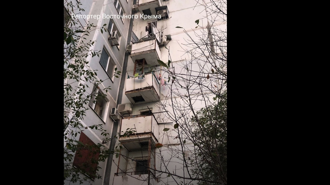 В Щелкино на востоке Крыма обрушился балкон в жилом доме: двое погибших