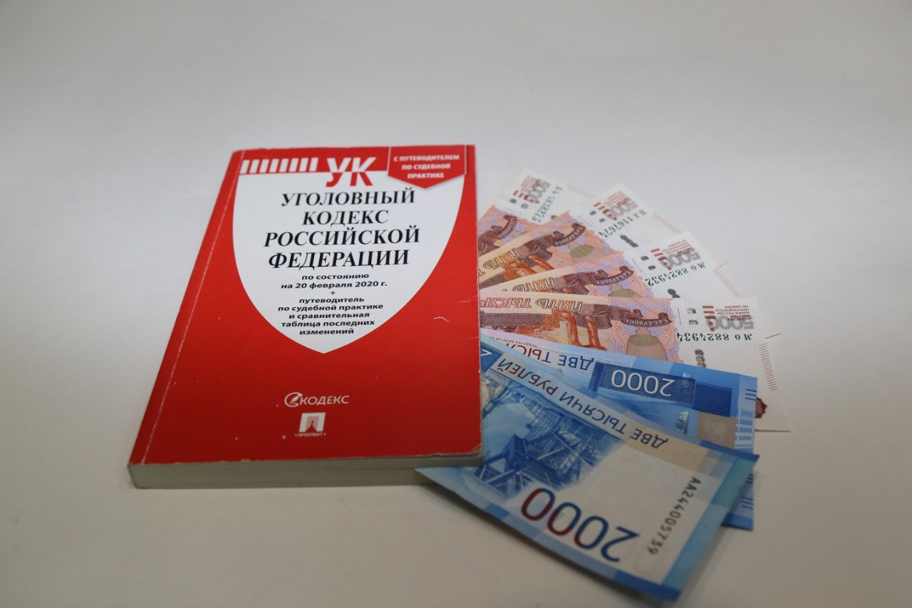 «Забрал» невыплаченную зарплату: крымчанин похитил деньги из сейфа магазина