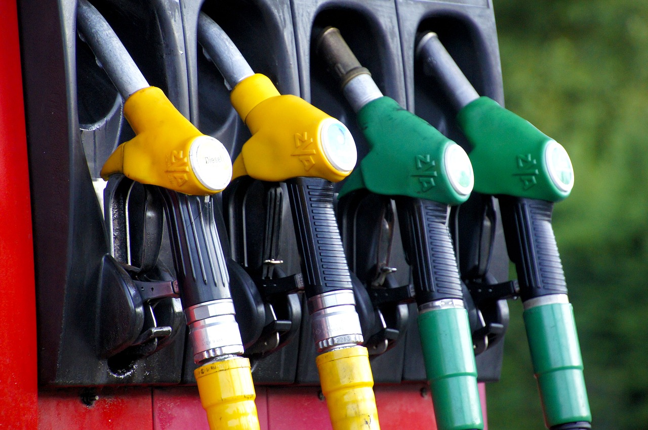 В Крыму с 14 октября будут снижены цены на дизель и бензин