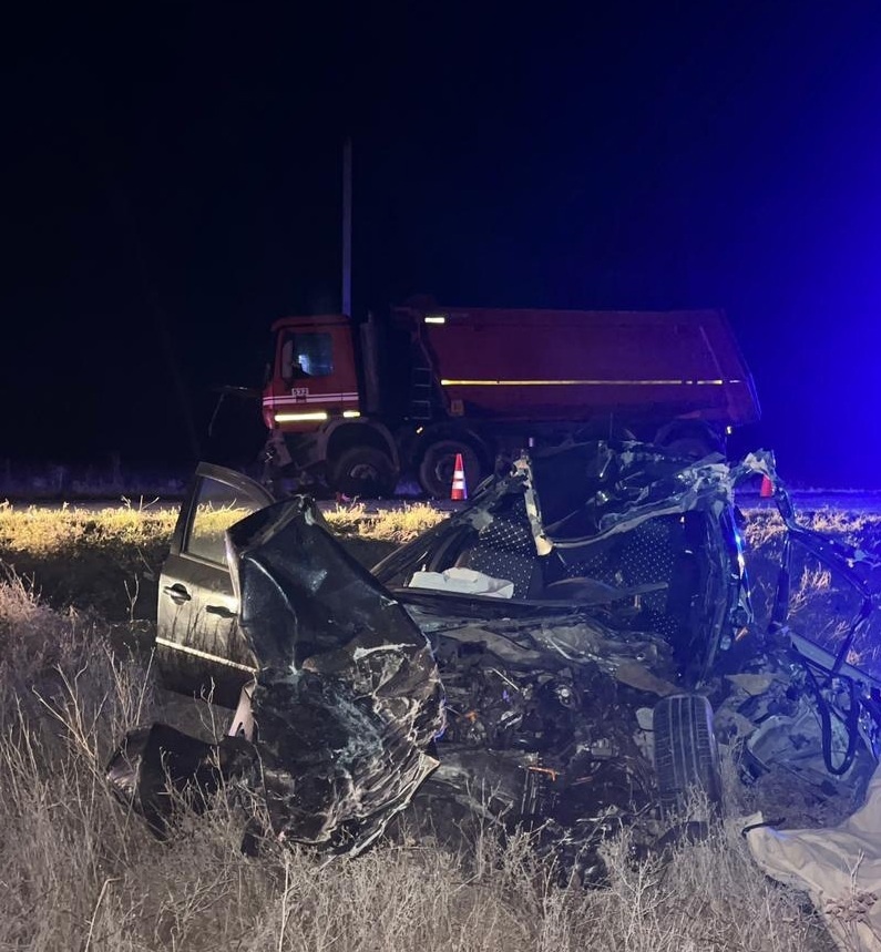 Водитель легковушки в Крыму погиб после столкновения с грузовиком