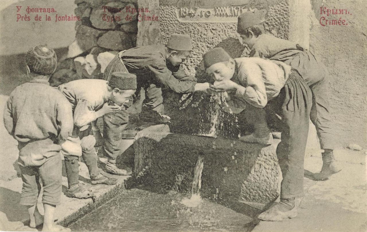 Нашли в огороде: в Алупке старинный питьевой фонтан вернут на историческое место