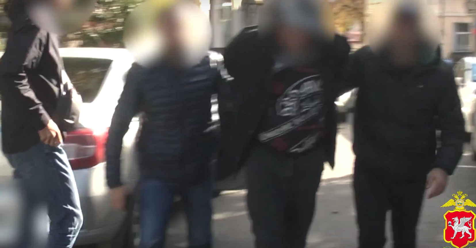 В Ялте полицейские задержали обвиняемого, находящегося в федеральном розыске (видео)