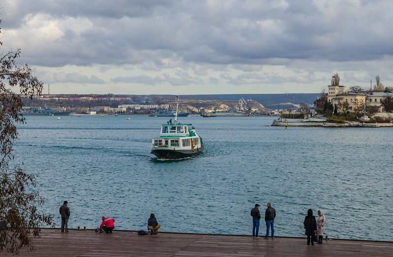 В Севастополе остановлено движение морского пассажирского транспорта