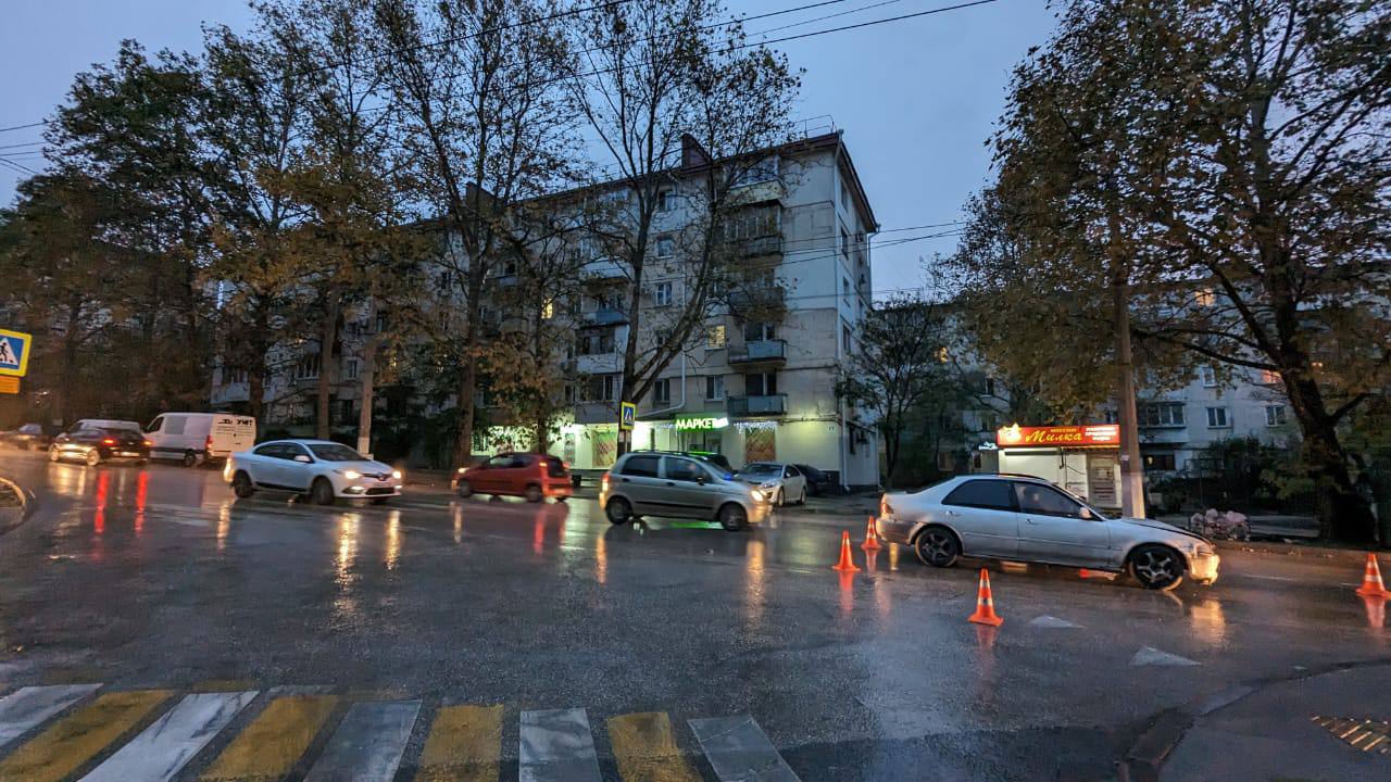 В Севастополе на пешеходном переходе сбили человека