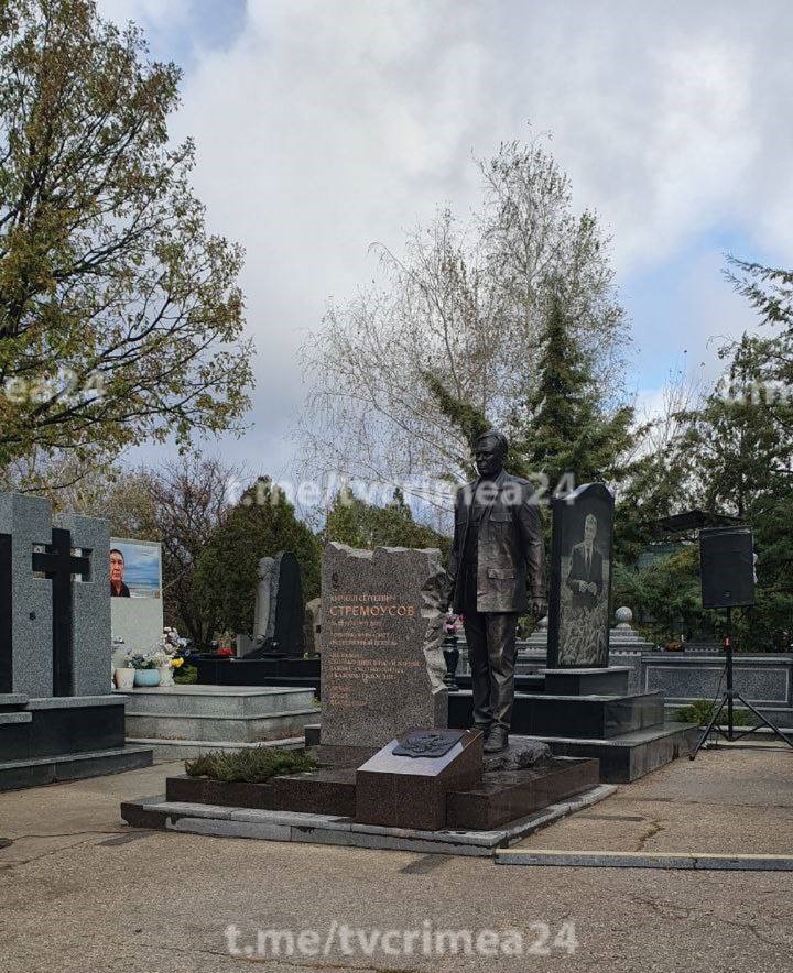 В Симферополе установили памятник погибшему замглавы Херсонской области Стремоусову