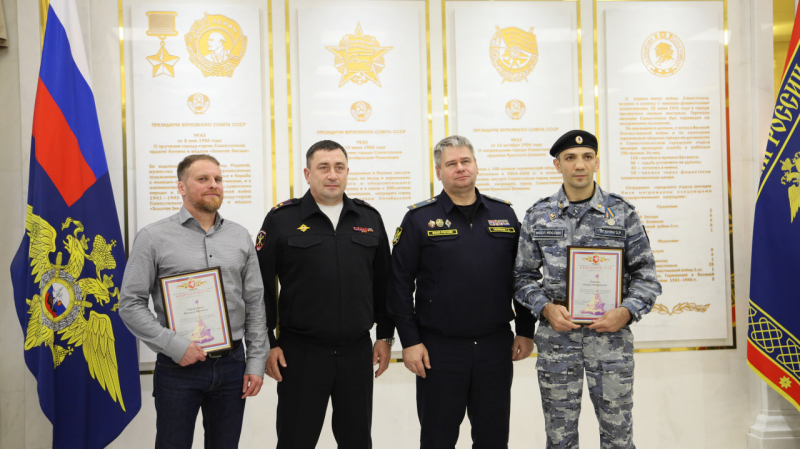 В Севастополе задержавшие грабителя тренеры получили благодарности за содействие полиции