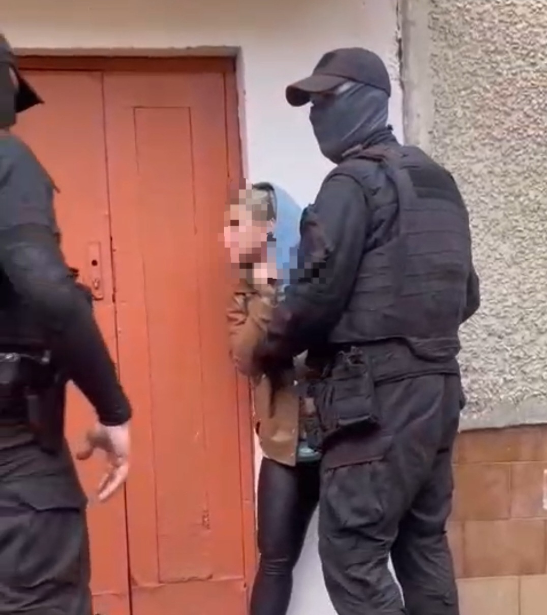 Оказывала сопротивление: крымчанку задержали за дискредитацию армии РФ