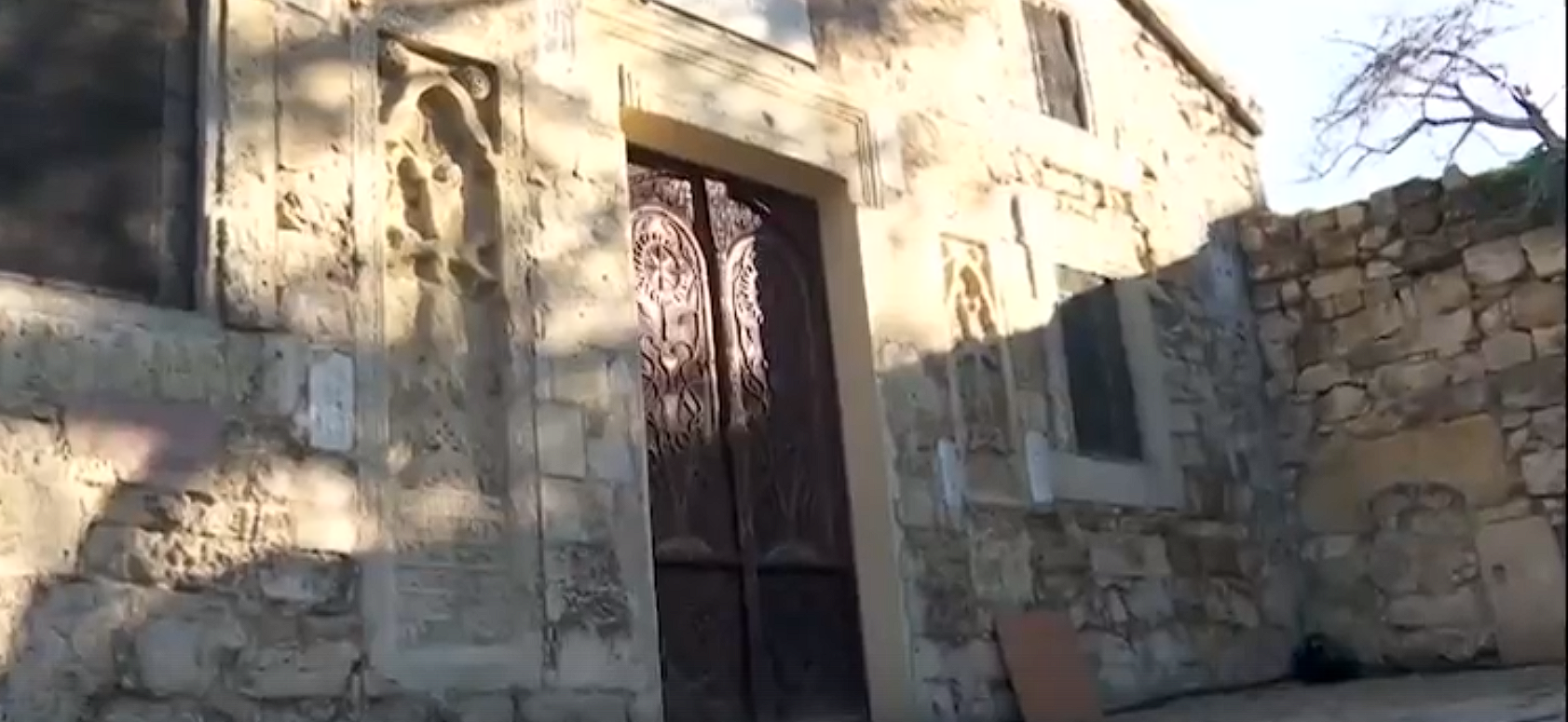 В результате атаки ВСУ по Феодосии пострадала средневековая армянская церковь (видео)