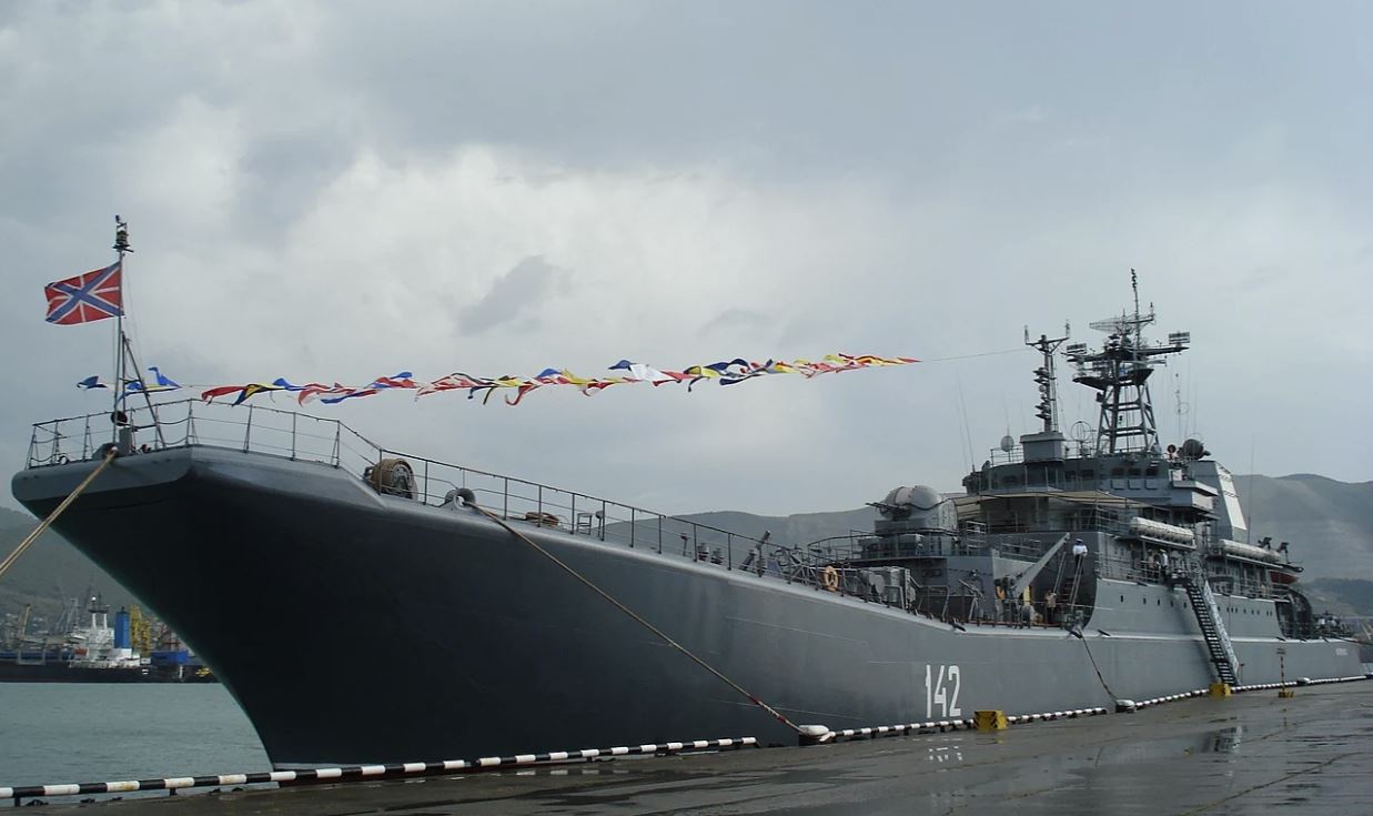 В Феодосии при атаке ВСУ поврежден большой десантный корабль «Новочеркасск»