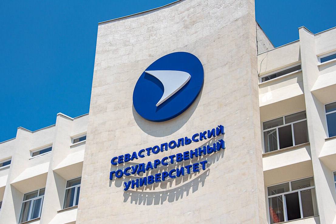 Экс-главу дирекции по строительству СевГУ обязали вернуть вузу три млн рублей
