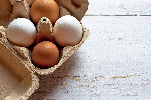 Куриные яйца за неделю подорожали почти на 4% в России