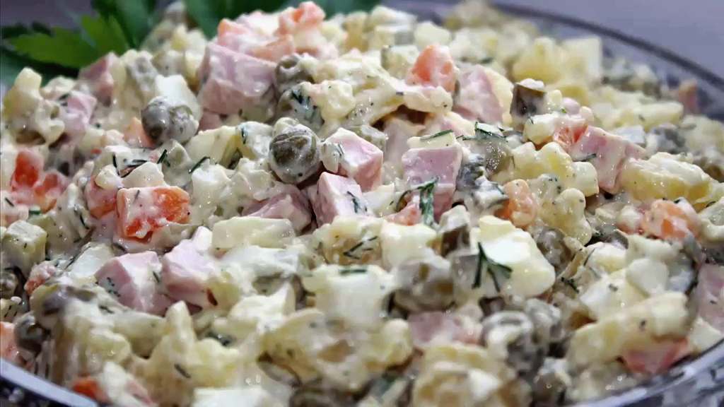 Россияне назвали оливье главным новогодним салатом