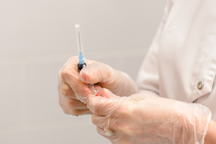 Минздрав зарегистрировал обновленную вакцину от ковида