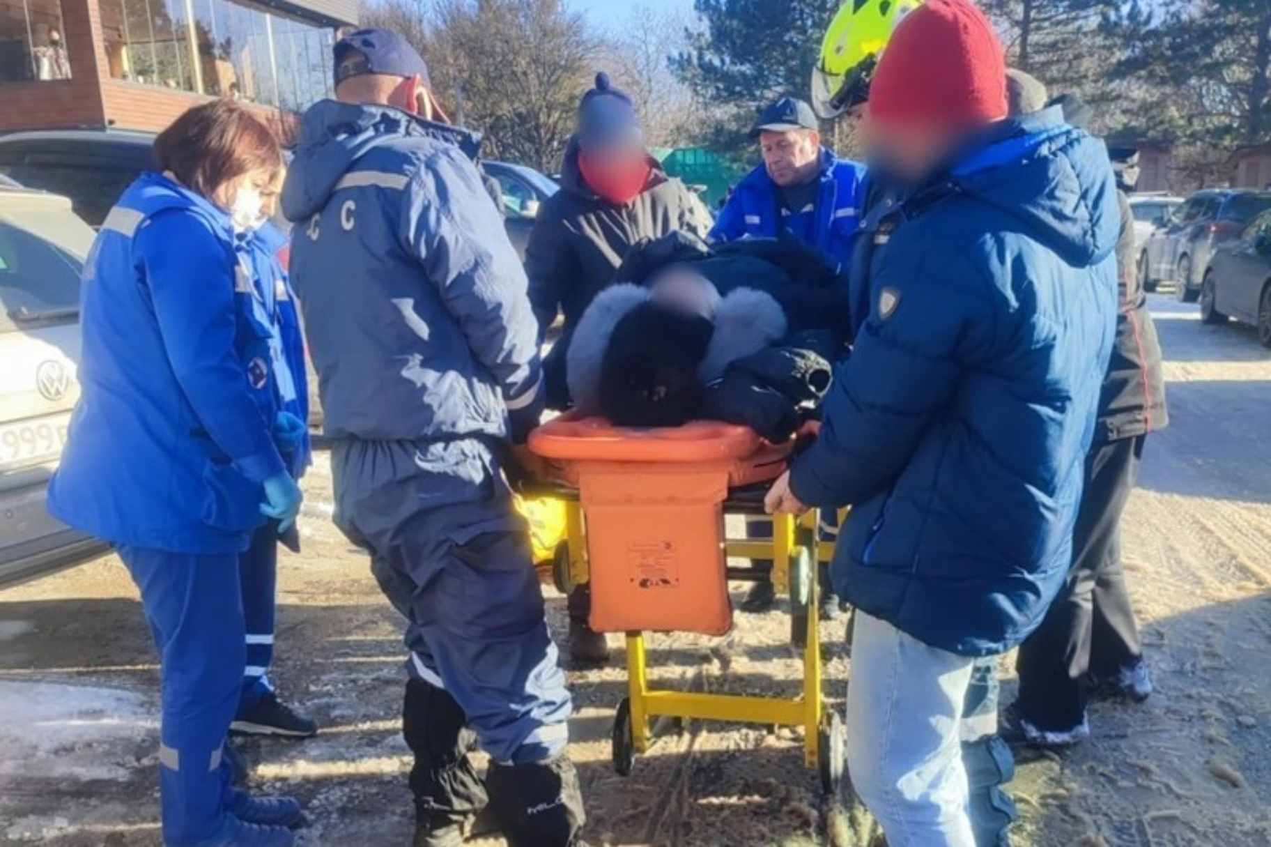 Получила травму во время зимних катаний: крымчанку эвакуировали с Ангарского перевала