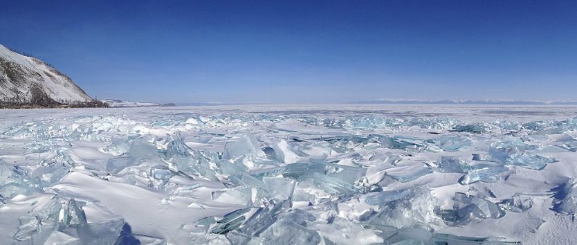 На Байкале проходит операция по спасению рыбаков на дрейфующих льдинах