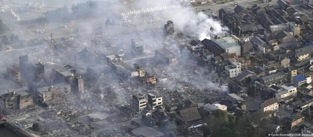 В результате мощного землетрясения в Японии погибли 30 человек