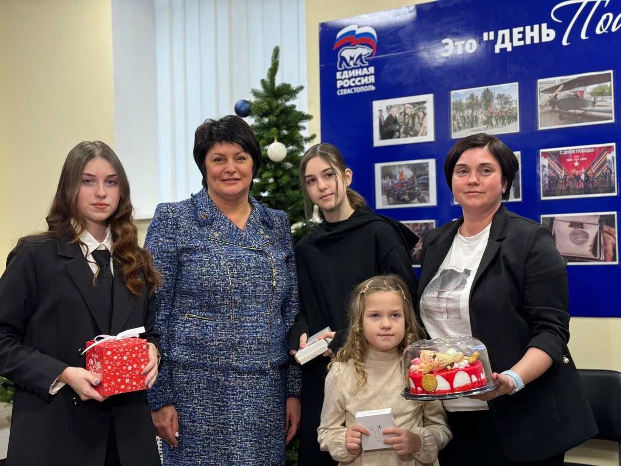 Депутат Госдумы Татьяна Лобач исполнила мечты детей в рамках проекта «Елка желаний»