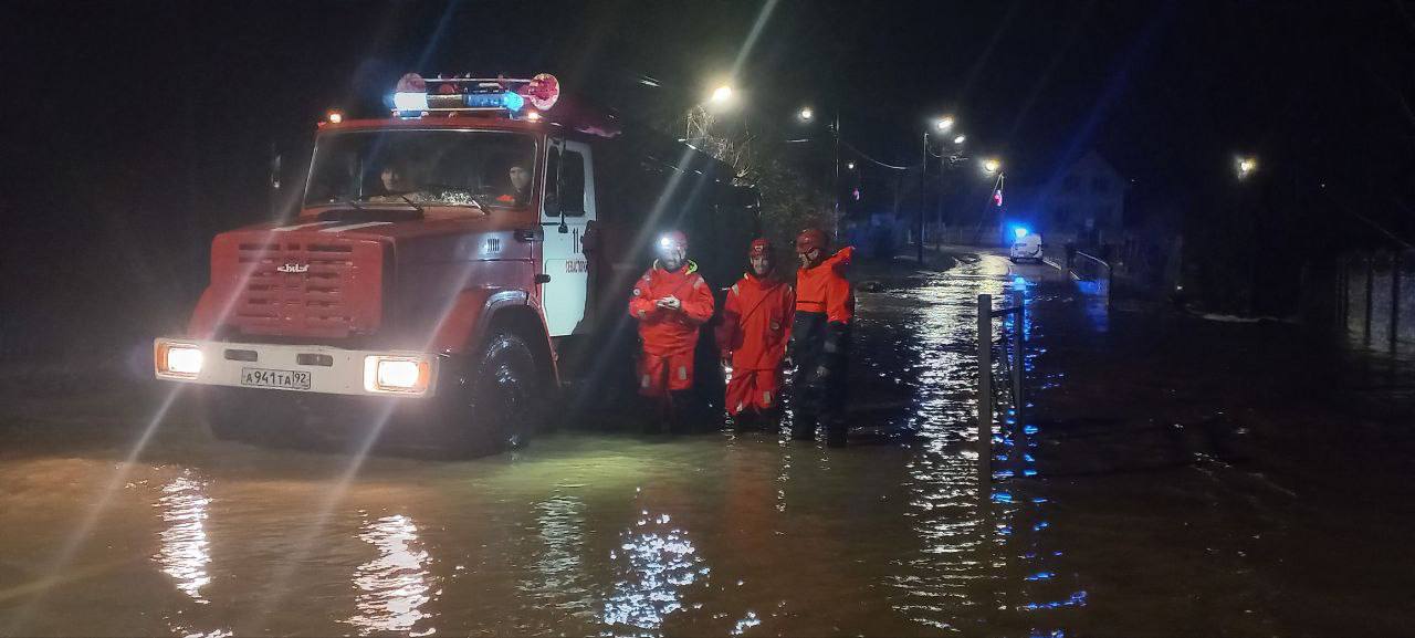 «Сумма не финальная»: пострадавшие от паводка в Севастополе могут получить компенсации до 100 тысяч рублей