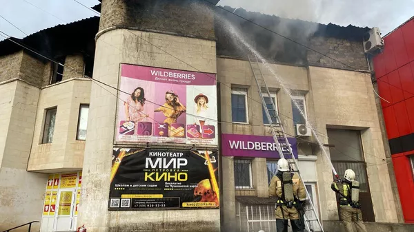 В Крыму горел торговый центр, эвакуировали 15 человек