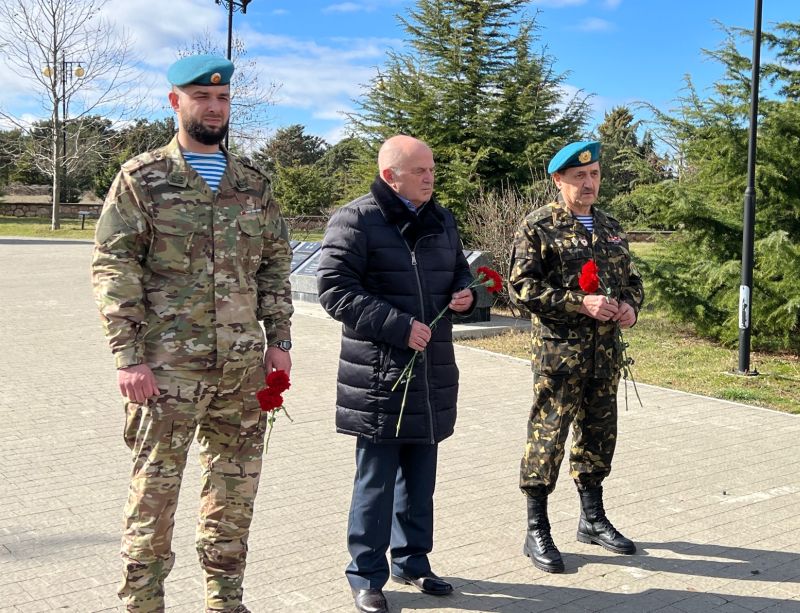 Накануне Дня защитника Отечества на Аллее Героев прошла церемония возложения цветов