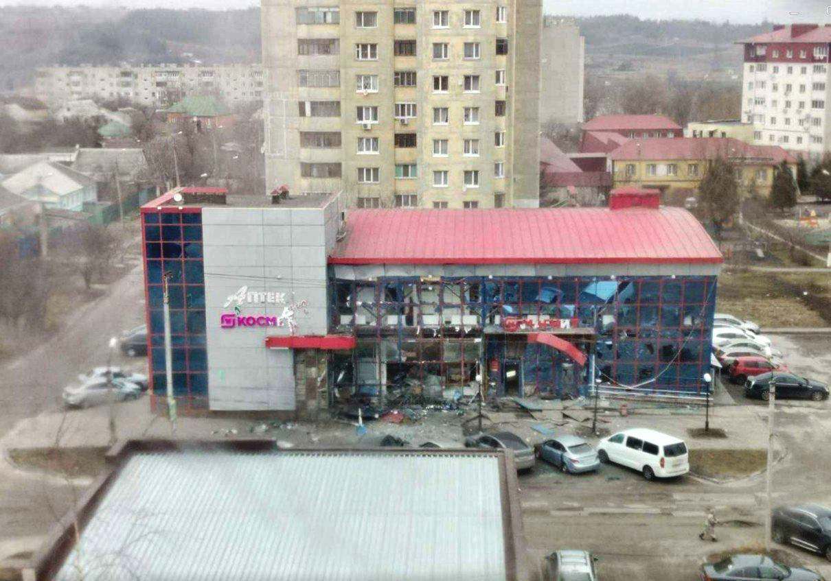 В Белгороде в торговый центр попала ракета, есть жертвы