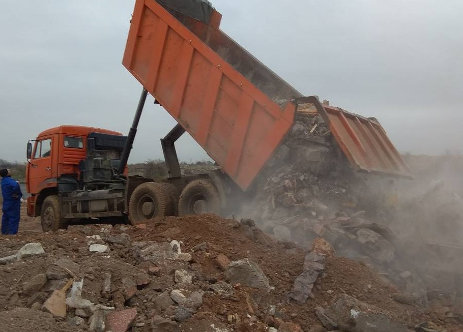 На Мекензиевых горах в Севастополе несанкционированная свалка мусора превысила два гектара