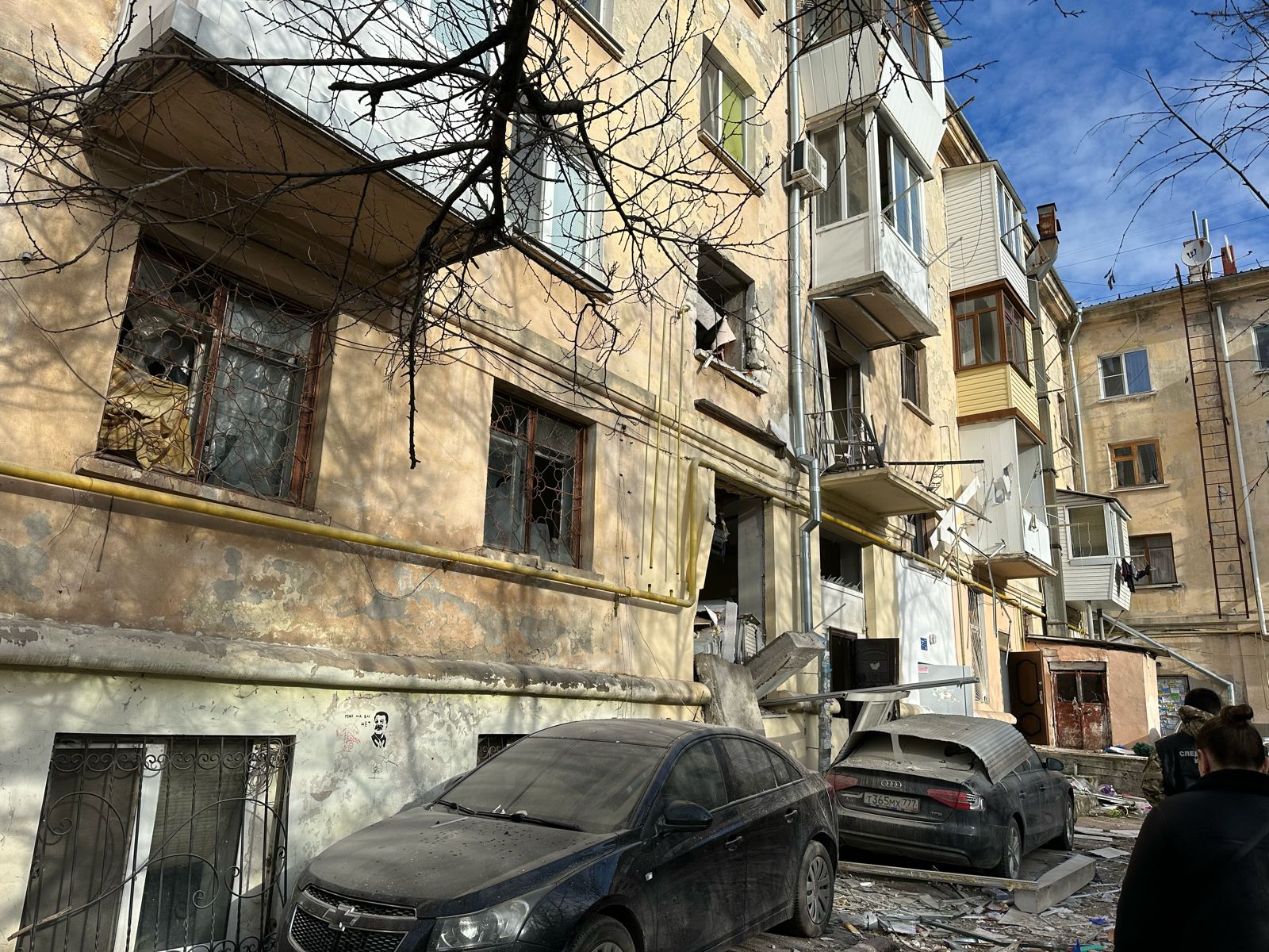 Прокуратура Севастополя проводит проверку по факту обрушения части здания в результате взрыва газа