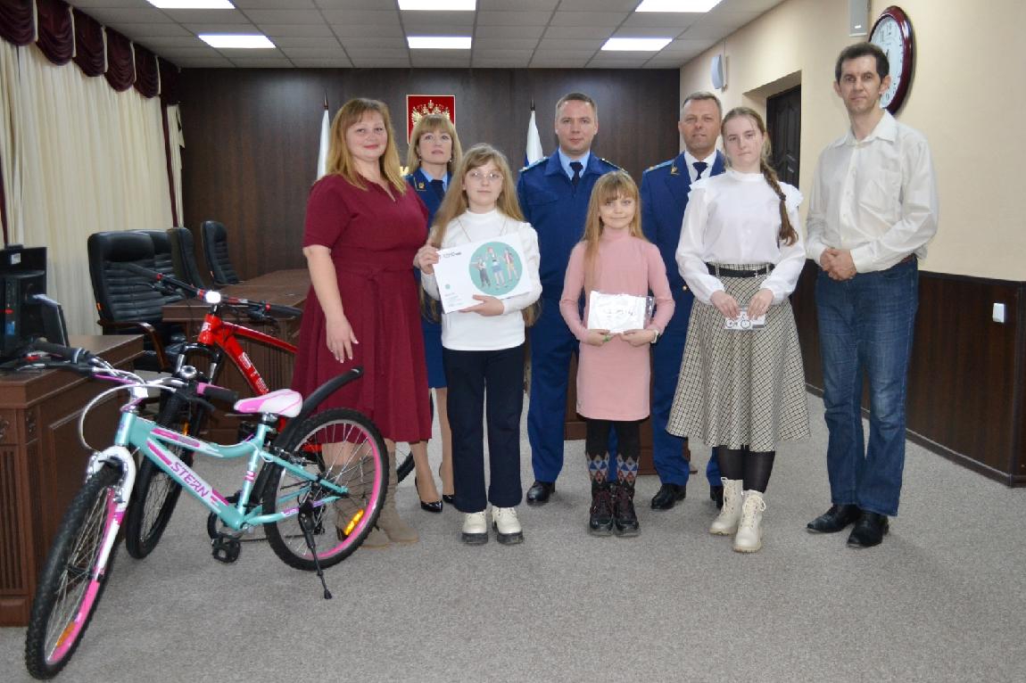 Прокуроры Севастополя исполнили желания трех детей