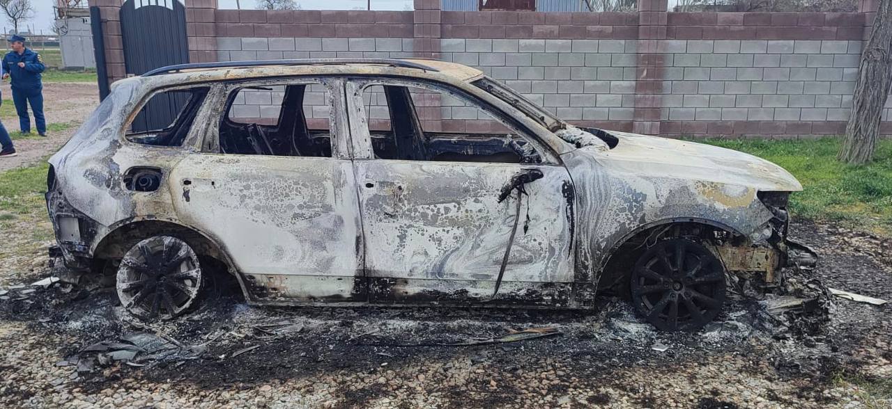 Житель Москвы устроил в Крыму поджог дорогостоящего автомобиля с 5 миллионами рублей в салоне