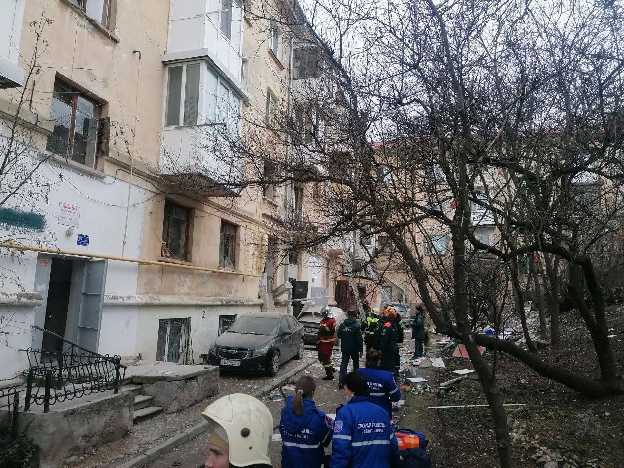 В Севастополе в жилом доме взорвался баллон газа