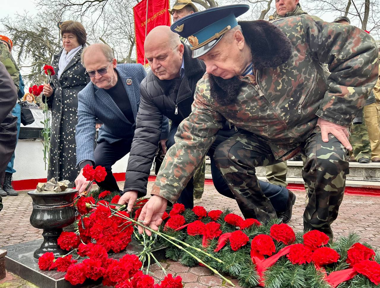 В Севастополе почтили память павших в Афганистане советских воинов