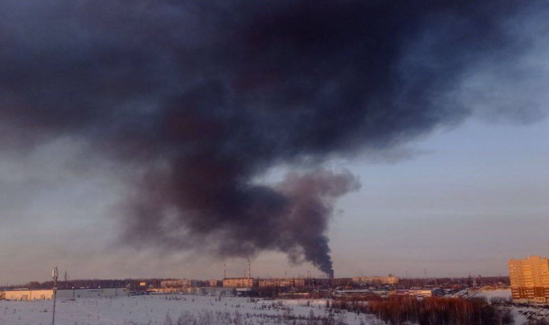 На Рязанском нефтезаводе после атаки беспилотников произошел пожар