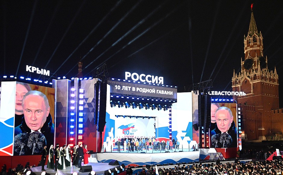 «Крым называют непотопляемым авианосцем»: Путин выступил на концерте в честь воссоединения полуострова с Россией